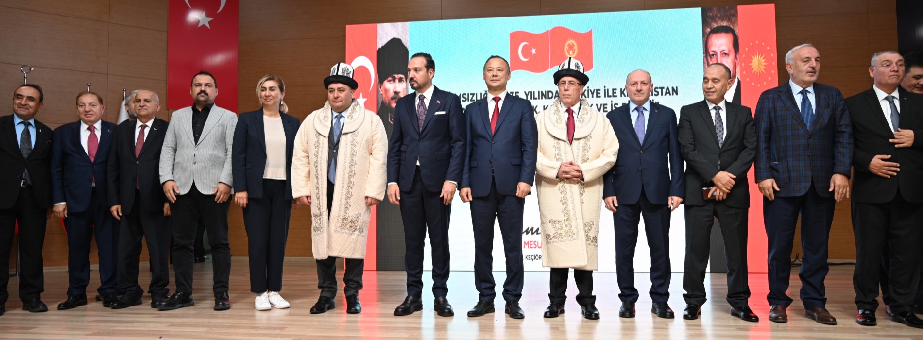 Türk Dünyası Ekonomisi 2,3 Trilyon Dolar Büyüklükte